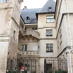 D'haussonville 4*