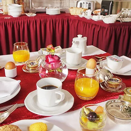 Hotel D'haussonville 4*
