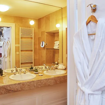 Hotel D'haussonville 4*