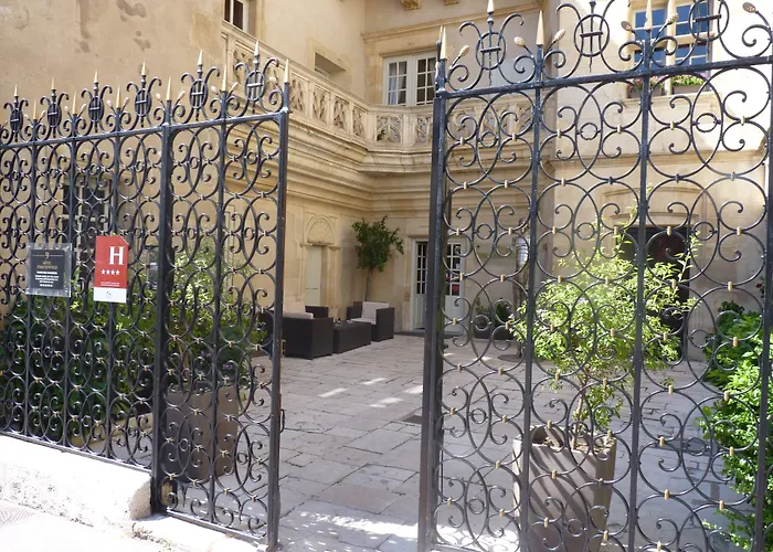 Hotel D'haussonville 4*