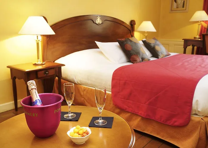 Hotel D'haussonville 4*