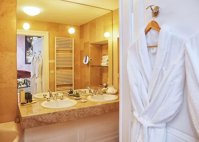 Hotel D'haussonville 4*