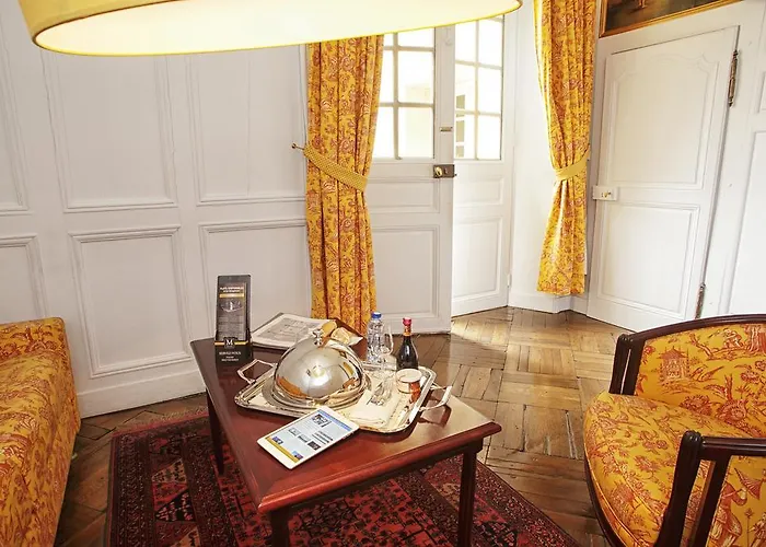 Hotel D'haussonville 4*